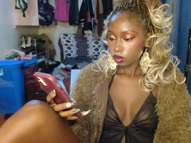Boughie-birdy live webcam show