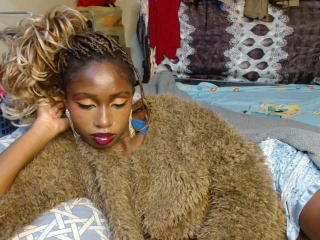Boughie-birdy live cam on BongaCams