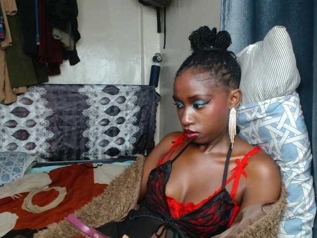 Boughie-birdy live cam on BongaCams
