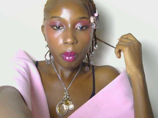 Boughie-birdy live cam on BongaCams