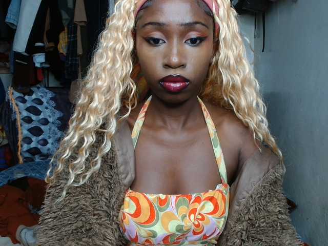 Boughie-birdy live cam on BongaCams