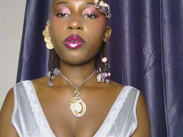 Boughie-birdy, live now on BongaCams