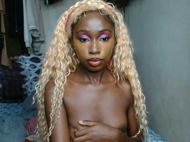 Boughie-birdy live cam on BongaCams