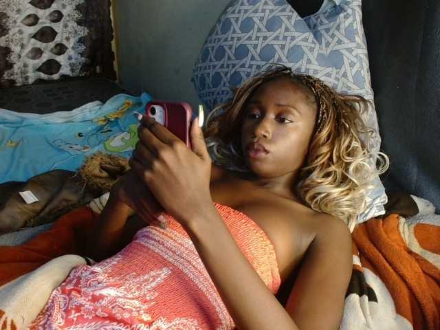 Boughie-birdy live webcam show