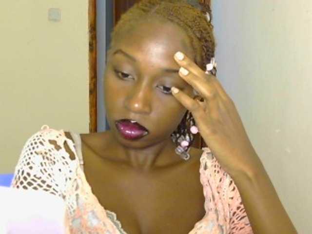 Boughie-birdy live cam on BongaCams
