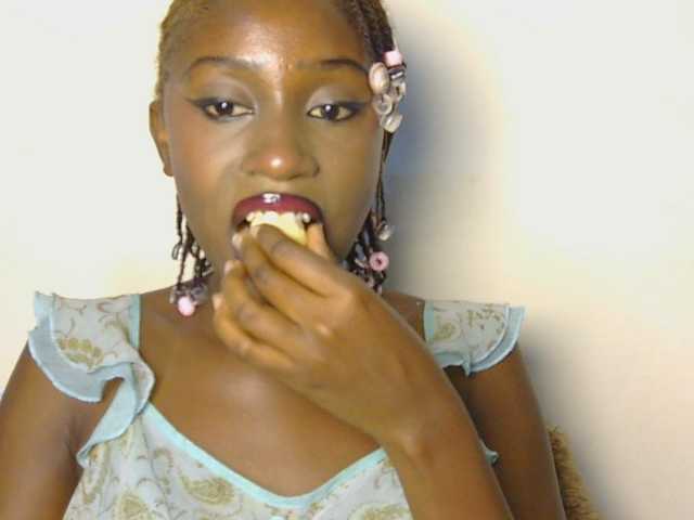 Boughie-birdy live cam on BongaCams