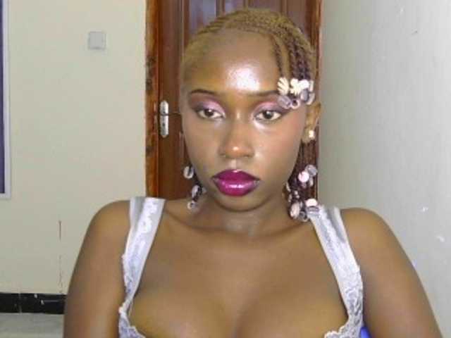 Boughie-birdy live cam on BongaCams
