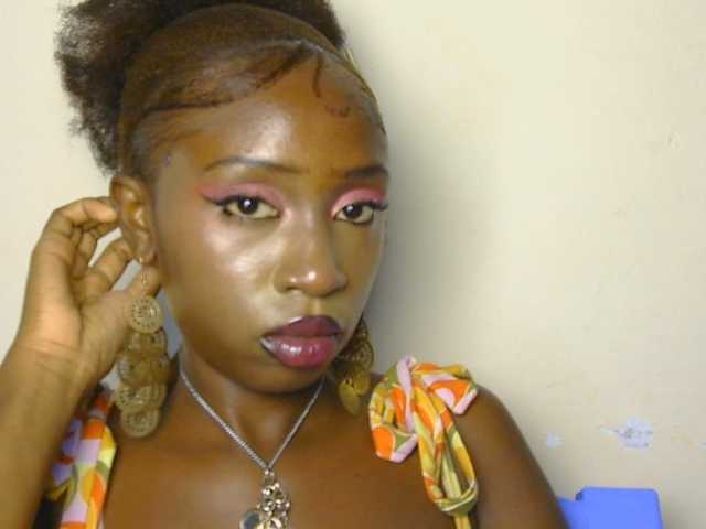 Boughie-birdy live cam on BongaCams
