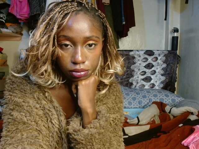 Boughie-birdy live cam on BongaCams
