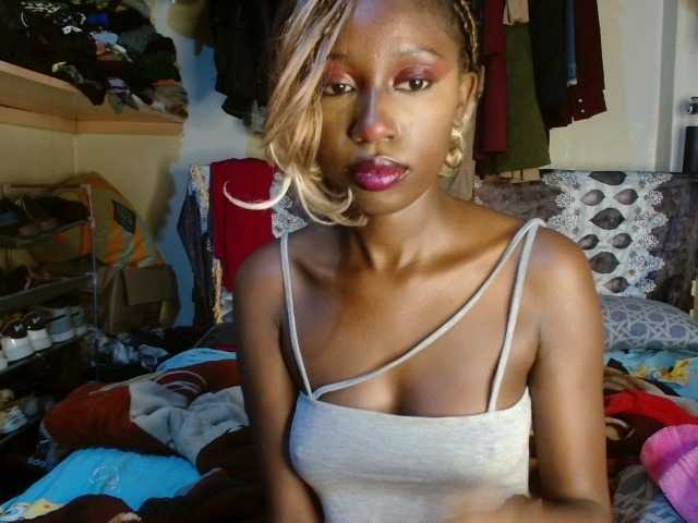Boughie-birdy live webcam show