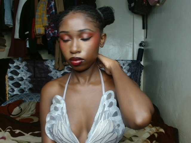 Boughie-birdy live cam on BongaCams