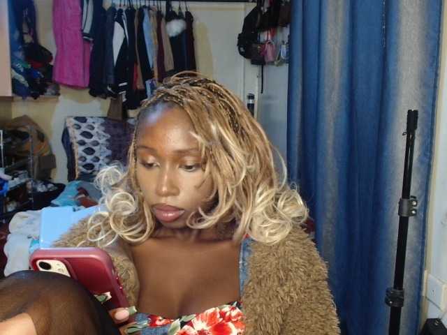 Boughie-birdy live cam on BongaCams