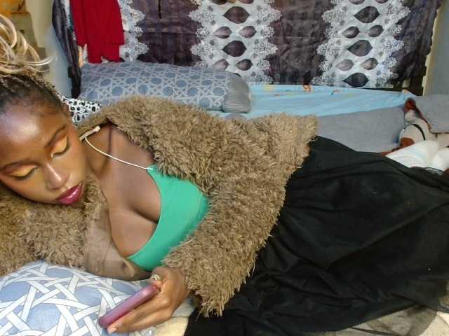 Boughie-birdy live cam on BongaCams