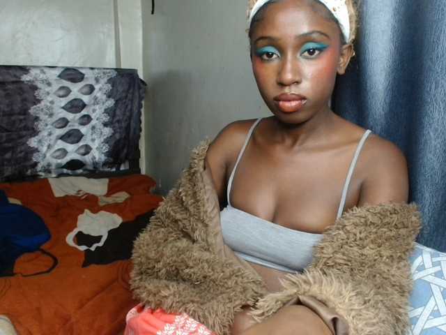 Boughie-birdy live cam on BongaCams