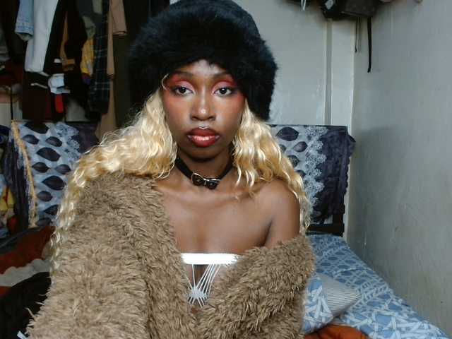 Boughie-birdy live cam on BongaCams