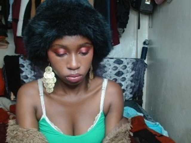 Boughie-birdy live cam on BongaCams