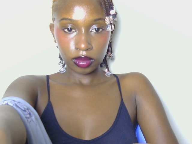 Boughie-birdy live cam on BongaCams