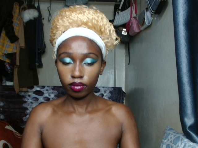 Boughie-birdy live cam on BongaCams