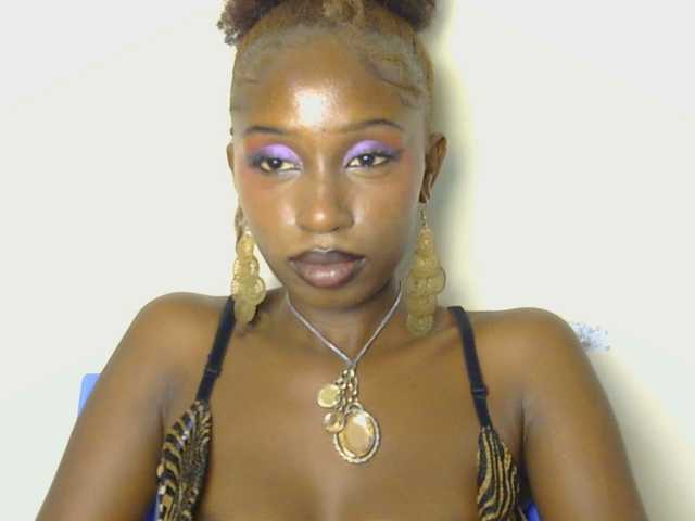 Boughie-birdy live cam on BongaCams