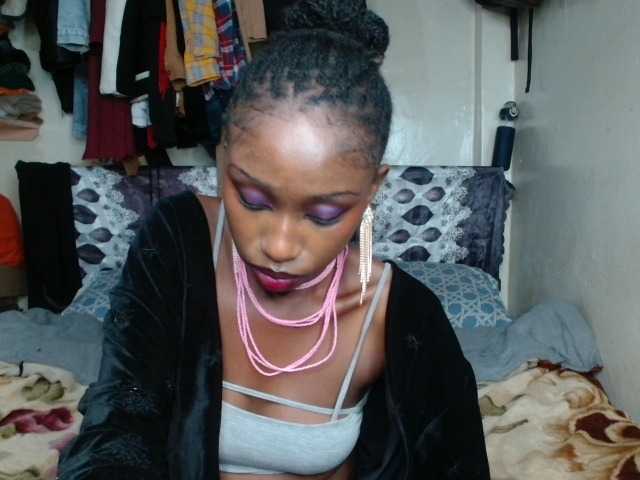 Boughie-birdy live cam on BongaCams