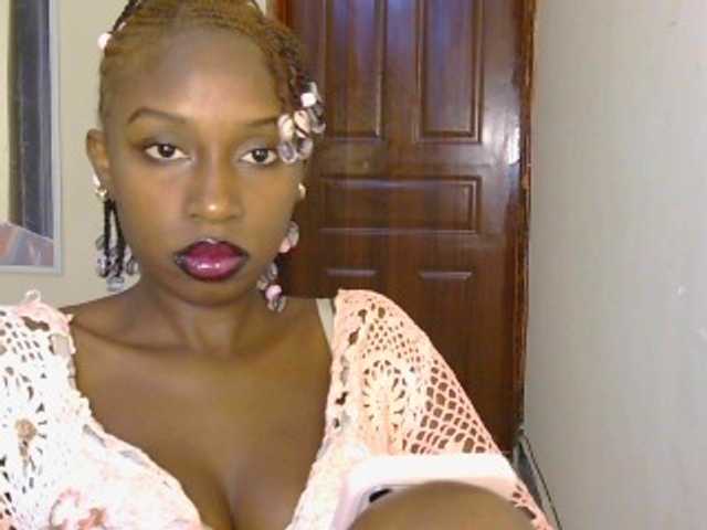 Boughie-birdy live cam on BongaCams