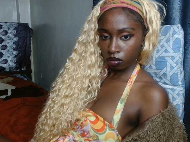 Boughie-birdy — live female cam