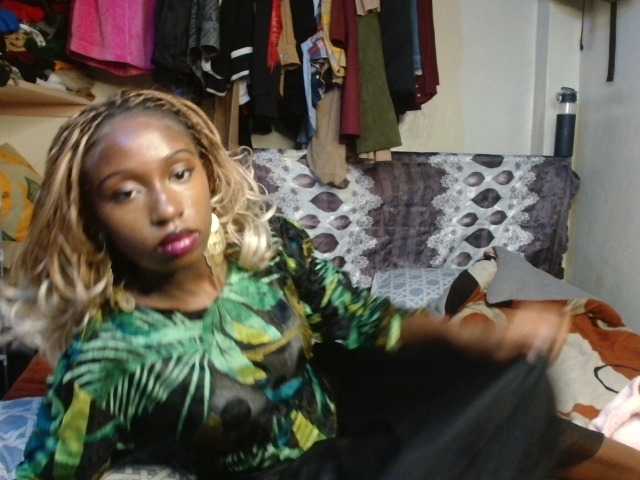 Boughie-birdy live cam on BongaCams