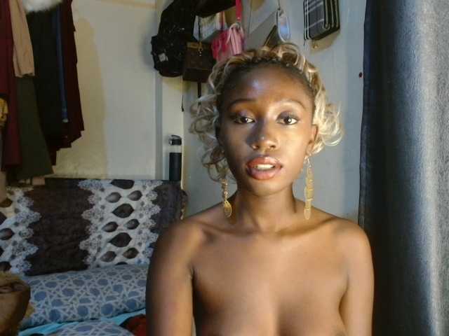 Boughie-birdy live webcam show