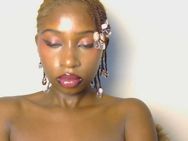 Boughie-birdy live cam on BongaCams