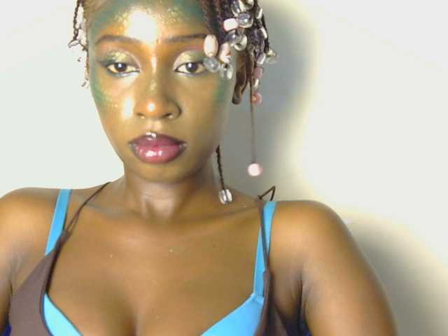 Boughie-birdy live cam on BongaCams