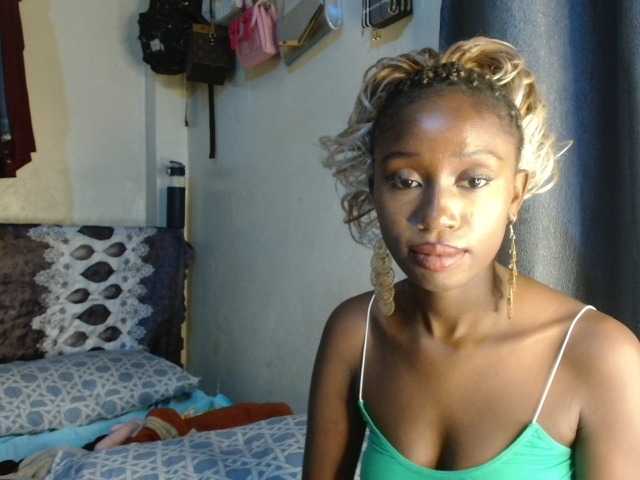 Boughie-birdy live cam on BongaCams