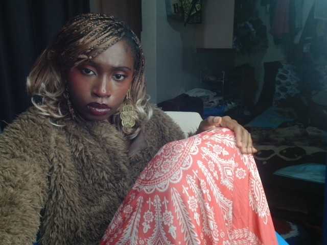 Boughie-birdy live cam on BongaCams