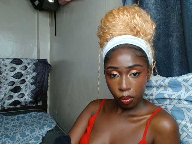 Boughie-birdy live cam on BongaCams