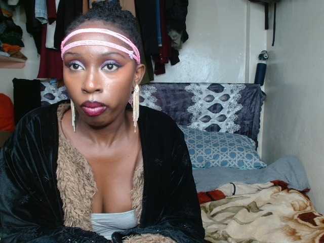 Boughie-birdy live cam on BongaCams