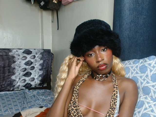 Boughie-birdy live cam on BongaCams