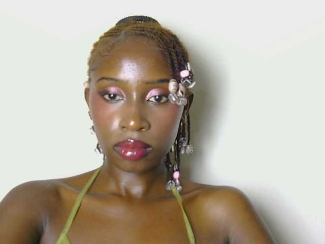 Boughie-birdy live cam on BongaCams