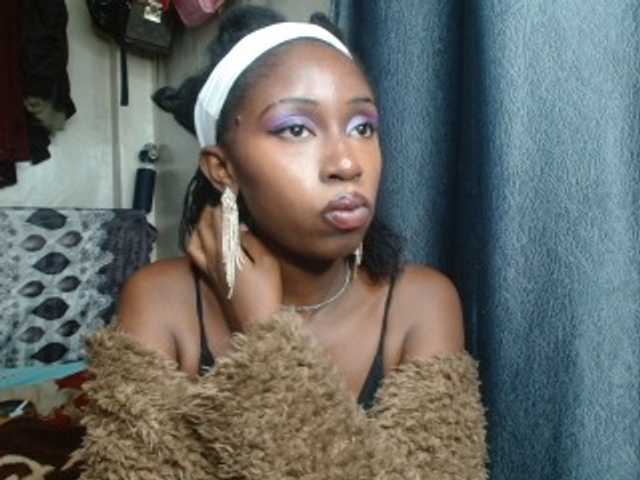Boughie-birdy live cam on BongaCams