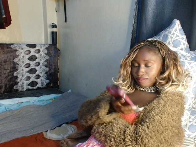 Boughie-birdy live webcam show