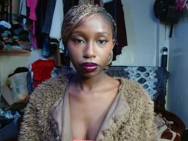 Boughie-birdy live cam on BongaCams