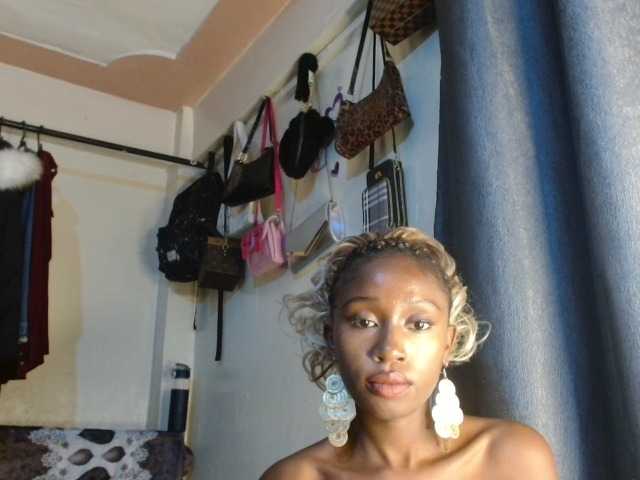Boughie-birdy live webcam show