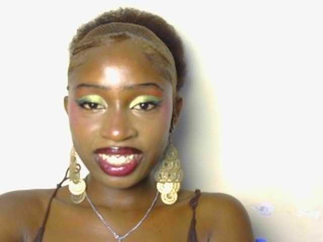 Boughie-birdy live cam on BongaCams