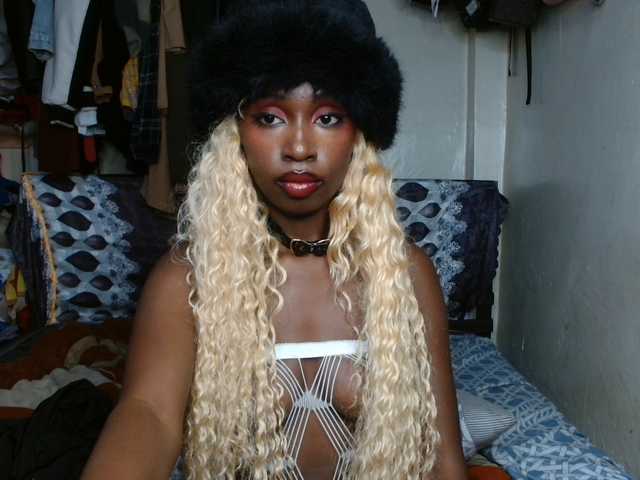 Boughie-birdy live cam on BongaCams
