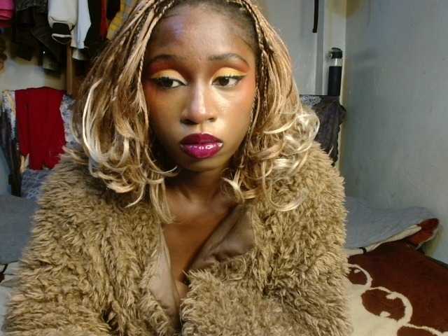Boughie-birdy live cam on BongaCams