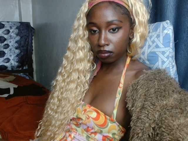 Boughie-birdy — live female cam