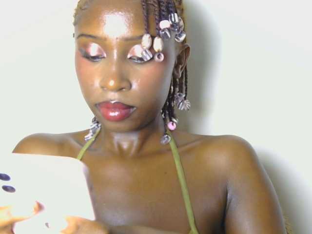 Boughie-birdy live cam on BongaCams