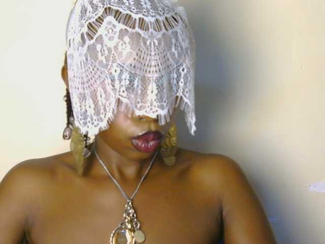 Boughie-birdy live cam on BongaCams