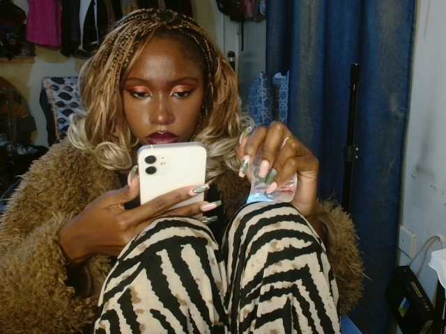 Boughie-birdy live webcam show