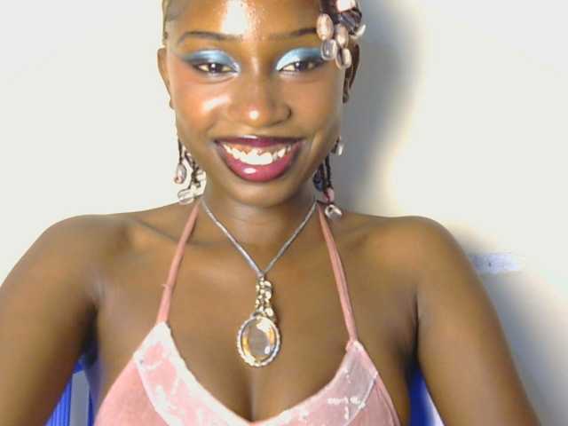 Boughie-birdy live cam on BongaCams