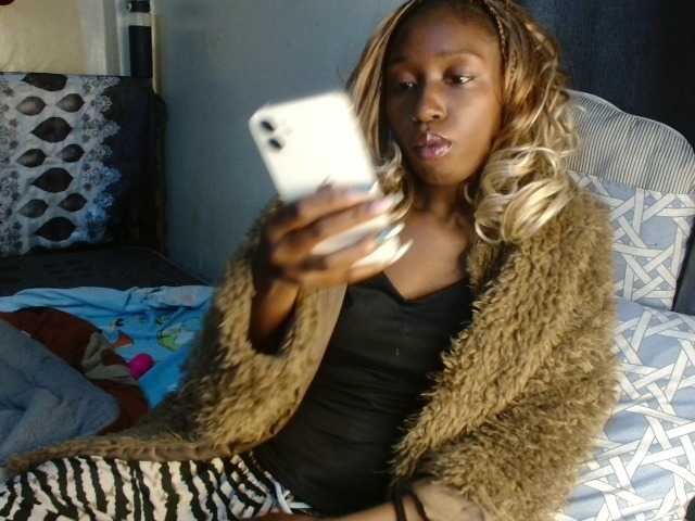 Boughie-birdy live webcam show