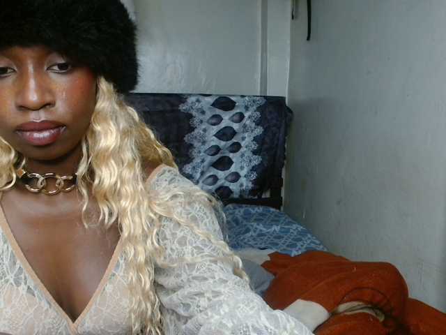 Boughie-birdy live cam on BongaCams